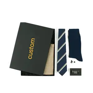 सरल डिजाइन कस्टम निजी लेबल तकिया औपचारिक आकार टी फिट पुरुषों सूट टी शर्ट कपड़े Butique उपहार पैकेजिंग क्राफ्ट पेपर बॉक्स