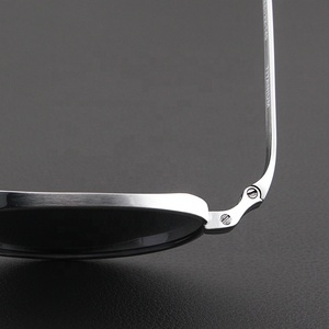 Nuovi <span class=keywords><strong>Occhiali</strong></span> <span class=keywords><strong>da</strong></span> <span class=keywords><strong>Sole</strong></span> <span class=keywords><strong>Rotondi</strong></span> Polarizzati <span class=keywords><strong>da</strong></span> Uomo in 100% Titanio Argento Stile Retrò <span class=keywords><strong>Vintage</strong></span> di Tendenza - Product Image 4