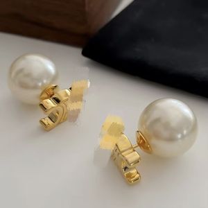 Pendientes Coreanos de Gran Venta para 2026 con Perlas de Triunfo, Pendientes de Botón de Lujo en Aleación de Cobre, Ecológicos, Venta al por Mayor B2B - Product Image 4