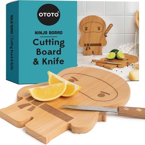 Tabla de cortar OTOTO Ninja con cuchillo, diseño de dibujos animados en madera para uso en la cocina - Product Image 1