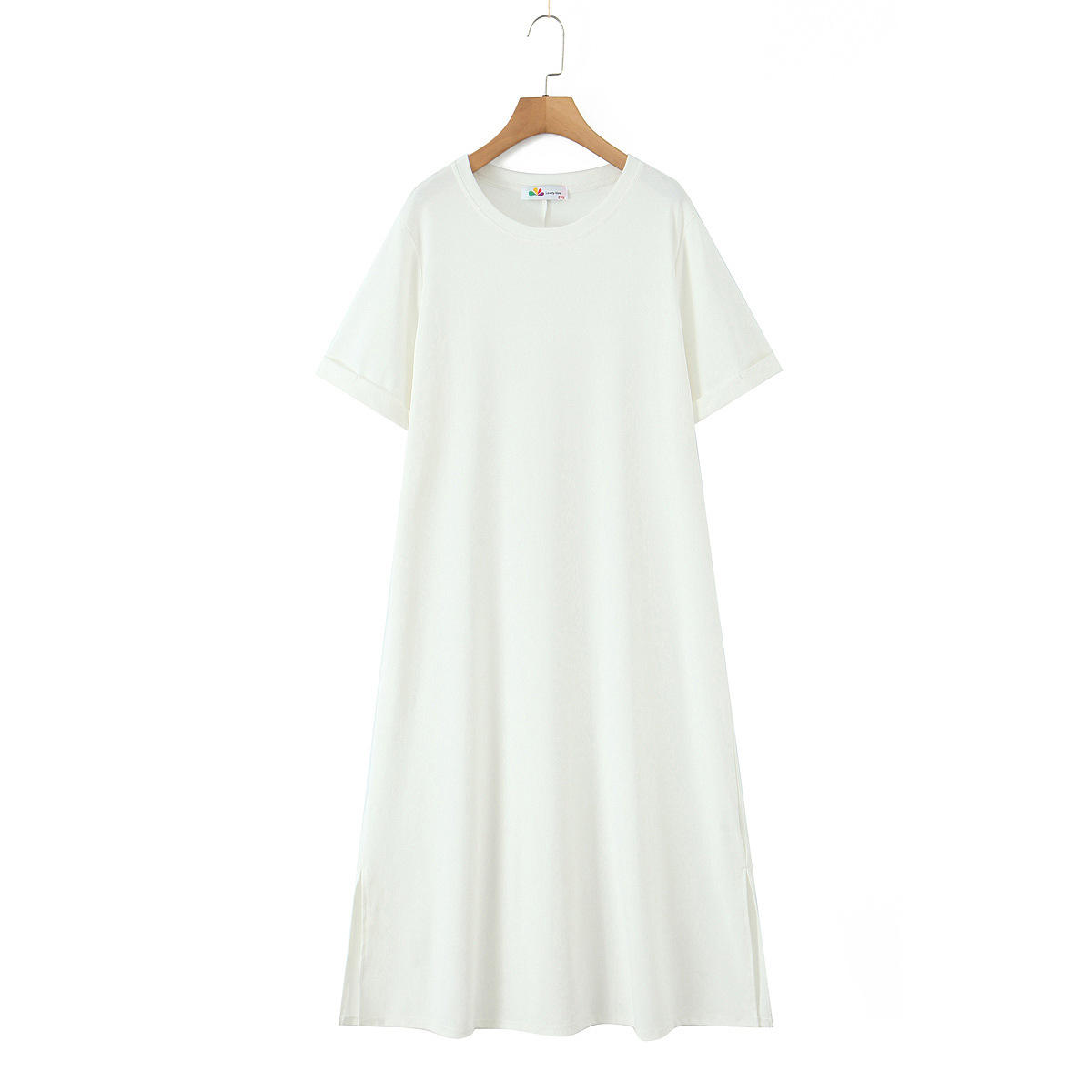 ชุดเดรสสีขาว