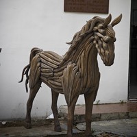 Sculpture de cheval en bois personnalisable pour la décoration intérieure et extérieure de la maison Artisanat de cheval en bois artisanal pour les décorations d'art