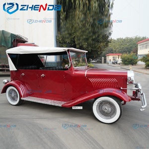 Transporte Especializado de Auto Clásico Rojo con Techo Blanco, Vehículo Retro Vintage en Venta - Product Image 1