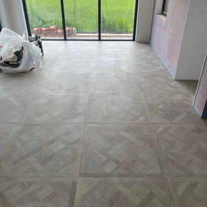 Parquet Versailles Multicapa de Nogal Asiático Antimicrobiano Personalizable, Acabado Glaseado CE, Grado AB, 14mm 18mm, con Sistema T&G, para Hoteles Boutique - Product Image 2