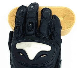 El mejor guante de cuero de cabra real con protector de carbono fresco y largo calentado para motocicletas - Product Image 4