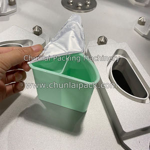 מכונה חצי-אוטומטית מכנית למילוי נוזלים ואטימה של כוסות ביסקוויטים בצורת אצבעות שוקולד, עם אריזת סרט/נייר כסף - Product Image 3