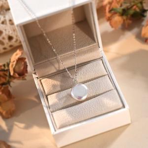 Collier en perles d'eau douce baroques naturelles pour femmes, argent 925 avec pendentif au design simple, chaîne de clavicule de luxe légère - Product Image 2