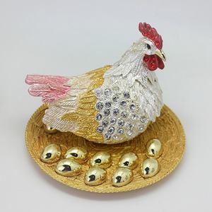 Shinnymifts крупная Оловянная металлическая курица с яйцами, фэншуй, украшение для ювелирных изделий или безделушки, Подарочная идея в коробке - Product Image 4