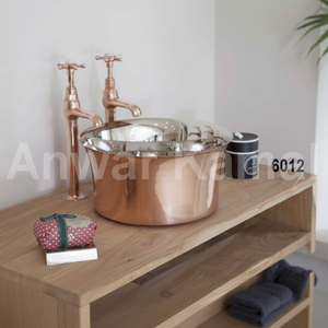 Lavabo en cuivre avec intérieur en nickel - Product Image 1