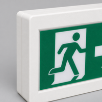Panneau de signalisation ABS « Running Man » 120-347V, large plage de tension, batterie NiCad de 120 minutes, simple/double face sélectionnable pour emplacement humide