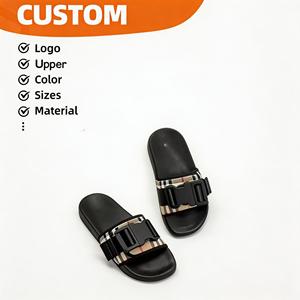 <span class=keywords><strong>Sandali</strong></span> Unisex con Fibbia Regolabile, Ciabatte Leggere <span class=keywords><strong>Antiscivolo</strong></span> <span class=keywords><strong>per</strong></span> Uomo e Donna, Scarpe Estive Classiche a Punta Aperta con Motivo a Quadri - Product Image 6