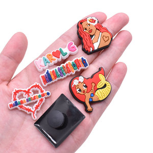 Abalorios personalizados para zuecos, bonitos dijes de PVC de chica de pelo rojo ídolo musical, set de decoración para zapatos, regalo para fans de conciertos de mujer - Product Image 3