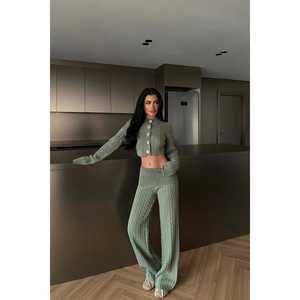 Conjunto de Punto Casual Verde con Detalle de Botones para Otoño, Talla Grande, Corte Holgado con Decoración de Patrón de Crochet - Product Image 2