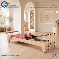 Reformer de Pilates pliable en bois d'érable Rose Poussiéreux avec barre en bois massif et support de rangement pour cours de bien-être en boutique