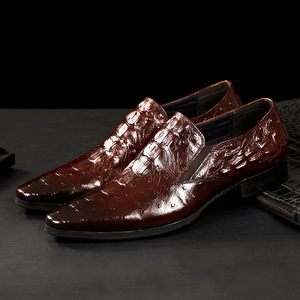 Les chaussures d'affaires pour hommes, sur mesure et très populaires, présentent un design à semelle épaisse en cuir véritable. - Product Image 1