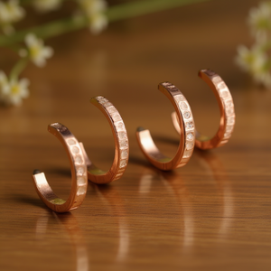 Orecchini a polsino E4377 in oro rosa con zirconi da 10 mm incastonati a canale, gioielli da festa alla moda da donna - Product Image 2