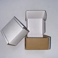 Emballage de vêtements Boîte d'avion Boîte en carton de commerce électronique avec trou de corde Boîte à chaussures portable LOGO de marque personnalisé et haut de gamme