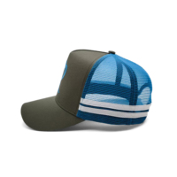 Casquette de camionneur rayée à profil haut de pays australien en gros personnalisé, casquette de camionneur en maille à rayures latérales avec logo en cuir à 5 panneaux