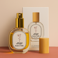 Botol Parfum Kaca Lengkung Mewah Tutup Bambu Semprot Emas Matte Tampilan Cairan Amber Elegan Koleksi Wewangian Romantis Karton