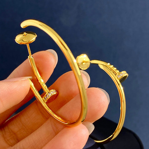 Pendientes de Moda de Lujo con Incrustaciones de Circonita de Grado 5A, Pendientes para Pareja, Joyería de Alta Gama, Pendientes Hipoalergénicos - Product Image 6
