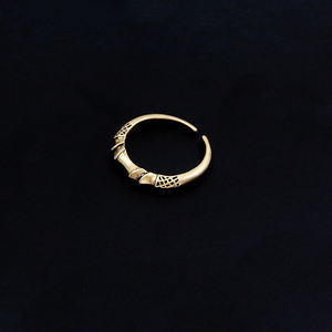 Anello magico Elden in metallo alla moda con apertura a dito Spirit Horse fischietto periferiche in lega - Product Image 5