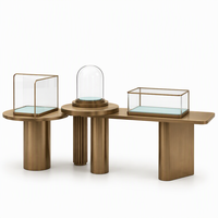 Ensemble d'agencements de présentation pour bijouterie bleu marine personnalisé avec comptoirs modulaires, dômes en verre et éclairage LED