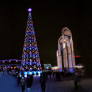 10M 20M 30M <span class=keywords><strong>pas</strong></span> <span class=keywords><strong>cher</strong></span> prix personnalisé LED arbre <span class=keywords><strong>de</strong></span> noël artificiel support en métal pour la décoration extérieure - Product Image 4