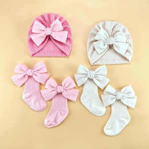 Ensemble bonnet et chaussettes respirants en jacquard à nœud papillon <span class=keywords><strong>pour</strong></span> nouveau-nés et nourrissons - Product Image 1