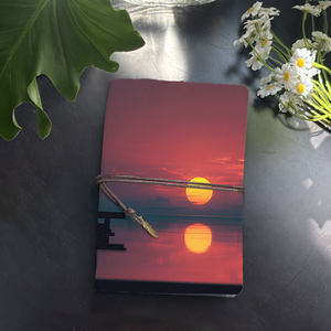 Cahier A6 fait à la main 80 feuilles remplaçables Souvenir Premium pour <span class=keywords><strong>les</strong></span> grandes conventions d'affaires avec Sun Clouds Water Dock - Product Image 1