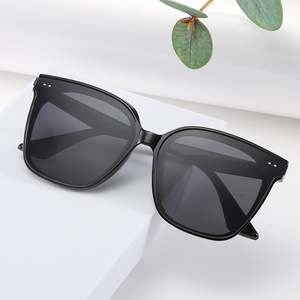 Großhandel Übergroße Sonnenbrillen mit Anpassbarem Logo UV-Schutz Großrahmige Brillen für Männer Frauen Dekoration - Product Image 3