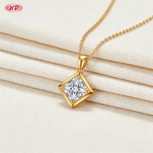 เฮงเดียน ขายส่งสร้อยคอผู้หญิง ทองเหลืองชุบทอง 18K กรอบสี่เหลี่ยมประดับเพชรทรงเจ้าหญิงคุณภาพ AAA - Product Image 1
