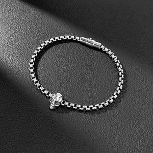 यूरोपीय और अमेरिकी रेट्रो डिजाइन खोपड़ी ब्रैसलेट प्राचीन चांदी स्टेनलेस स्टील चुंबकीय बकल पुरुषों के कंगन - Product Image 1