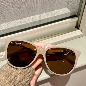 Lunettes de soleil œil de chat UV400 pour femmes, certifiées CE, idéales pour les activités sociales et les activités de plein air comme les festivals de musique et les soirées - Product Image 4