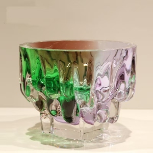 Tazón de Vidrio Morado con Volantes, Diseño en Capas con Color y Textura, Ideal para Decoración del Hogar, Exhibición de Frutas, Añadiendo un Toque Artístico - Product Image 2