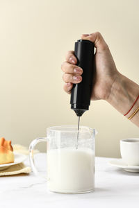 Bestseller Elektrischer wiederauf ladbarer Kaffee-Milchschäumer-Getränke mischer aus Edelstahl mit Ständer - Product Image 5