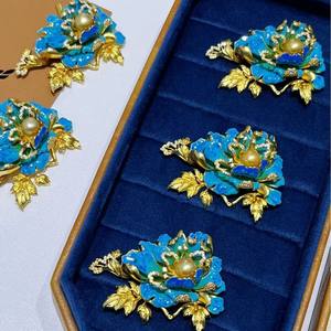 เข็มกลัดดอกโบตั๋นประดับมุกสไตล์จีนสำหรับผู้หญิง ดีไซน์หรูหรา วาดลายด้วยมือ ใช้ตกแต่งเสื้อผ้า แฟชั่น - Product Image 1
