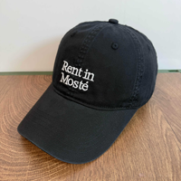 Ongestructureerde gewassen katoenen Dad Hat met Moste borduurlogo, roze kleur, casual outdoor baseballpet voor heren en dames