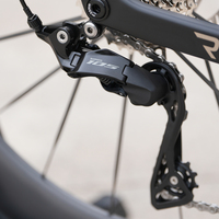 Vélo de course R18 entièrement en carbone 7,7 kg, Shimano 105 R7120 24 vitesses, frein à disque hydraulique, cadre et roues entièrement en carbone |   Approvisionnement direct d'usine