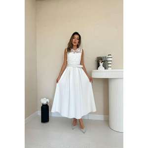 Robe de soirée élégante blanche coupe trapèze avec détails floraux en dentelle et ceinture, taille naturelle, col rond, tissu satiné - Product Image 4