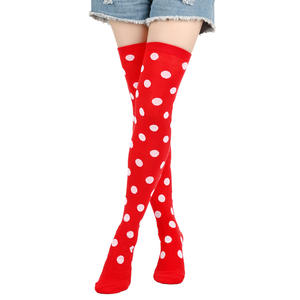 Calcetines decorativos de bola de maquillaje para mujer de primavera y otoño Cos Seven Star Ladybug calcetines <span class=keywords><strong>rojos</strong></span> y negros por encima de la rodilla - Product Image 2