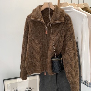 2025 Yeni Gelen Kadın Yüksek Yaka Kalın Örgü Nefes Alabilen 400g Orta Boy Vintage Düz Polyester Kazak %100 Polyester - Product Image 3