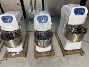 20L fabriqué en Chine Offre Spéciale bon <span class=keywords><strong>prix</strong></span> usine <span class=keywords><strong>de</strong></span> boulangerie <span class=keywords><strong>entreprise</strong></span> industrielle <span class=keywords><strong>de</strong></span> haute qualité pâte à pain mélangeur planétaire petite capacité - Product Image 2