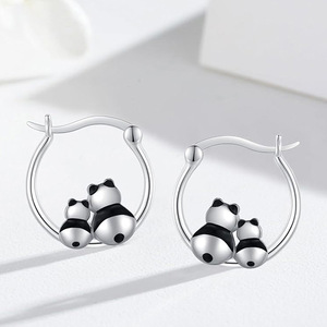 Orecchini a Cerchio Smaltati a Forma di Panda per Donne, Gioielli Delicati e Dolci per l'Uso Quotidiano - Product Image 3