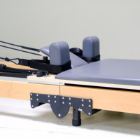 Lit de Pilates Reformer en bois d'érable de qualité supérieure, pliable, pour la pratique du yoga et l'entraînement complet du corps à domicile