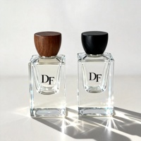 Botol Parfum Kaca Mewah Grosir 30ml 50ml Bentuk Kotak Bening Alas Tebal Kualitas Tinggi Custom Dengan Tutup Kayu