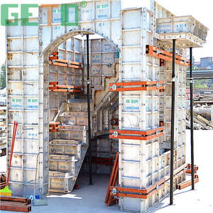Nuevos moldes de hormigón con las columnas de la estructura - Product Image 4