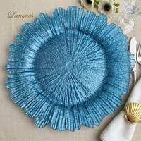 Assiette de présentation en verre texturé bleu corail, 13 pouces, bord festonné en forme de pétale, assiette de présentation décorative pour la mise en place de tables de banquet de mariage
