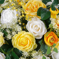 Arrangement floral en soie de roses jaunes et blanches fraîches, ensemble floral pour colonne romaine, pour mariage en extérieur, remise de diplôme, entrée d'hôtel, fleurs artificielles