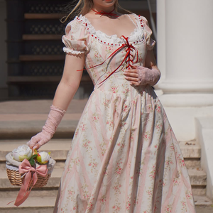 Robe maxi évasée à imprimé floral rayé rose à lacets avec corsage de cour médiéval pour femmes, col carré, manches bouffantes, dentelle et ruban - Product Image 4