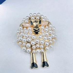 Mode européenne et américaine rétro mignon petit <span class=keywords><strong>agneau</strong></span> <span class=keywords><strong>broche</strong></span> haut de gamme femmes châle manteau col aiguille - Product Image 4